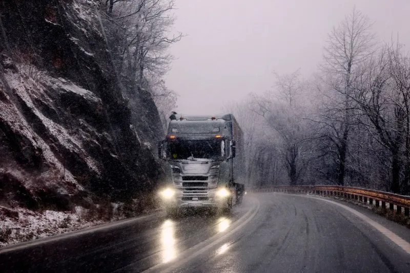 Wärmeversorgung bei Extremwetter: Strategien für Betriebe bei Sturm, Frost und Schneefall